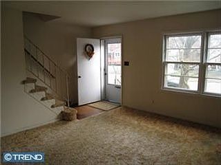 3rd image of 323 Harvey Cir