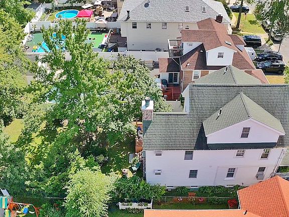4th image of 121 Sprague Ave