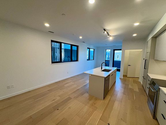 4th image of 1601 Park Ave #217