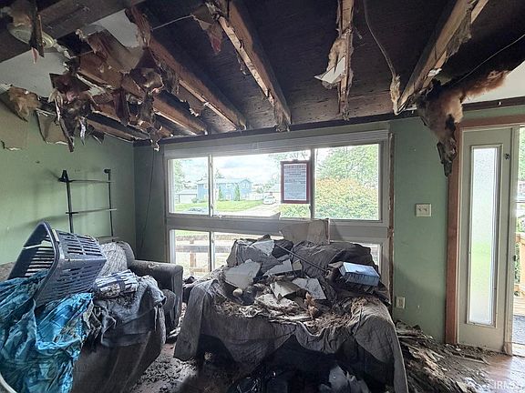 3rd image of 6119 Yellowstone Dr