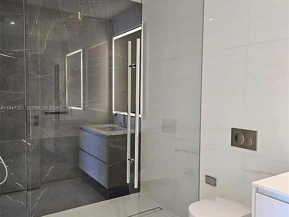 4th image of 300 Biscayne Boulevard Way #2208