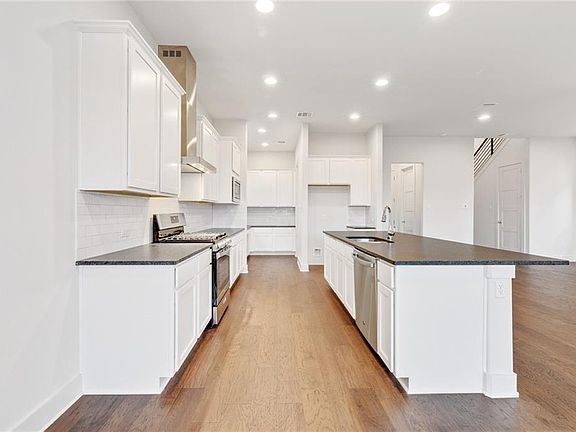 3rd image of 1241 Summerbrooke Cir