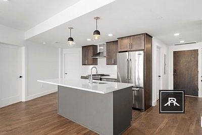 3rd image of 24 Hichborn St #12