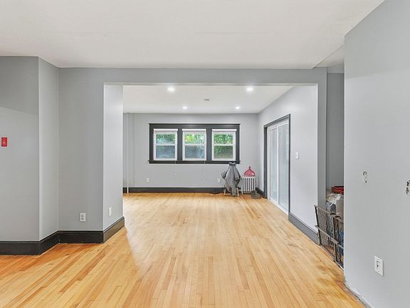 5th image of 62 Hancock St