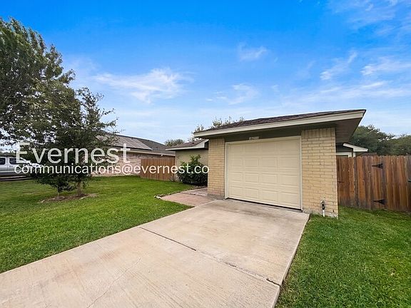 4th image of 16211 Corsair Rd
