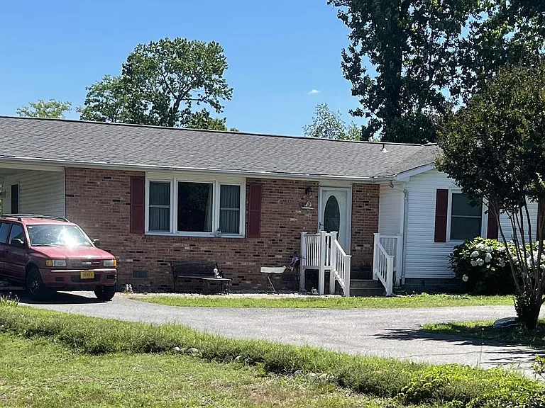 175 Blackwell Rd — Photo 1
