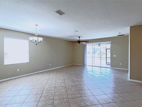 4th image of 2289 Grantham Ave