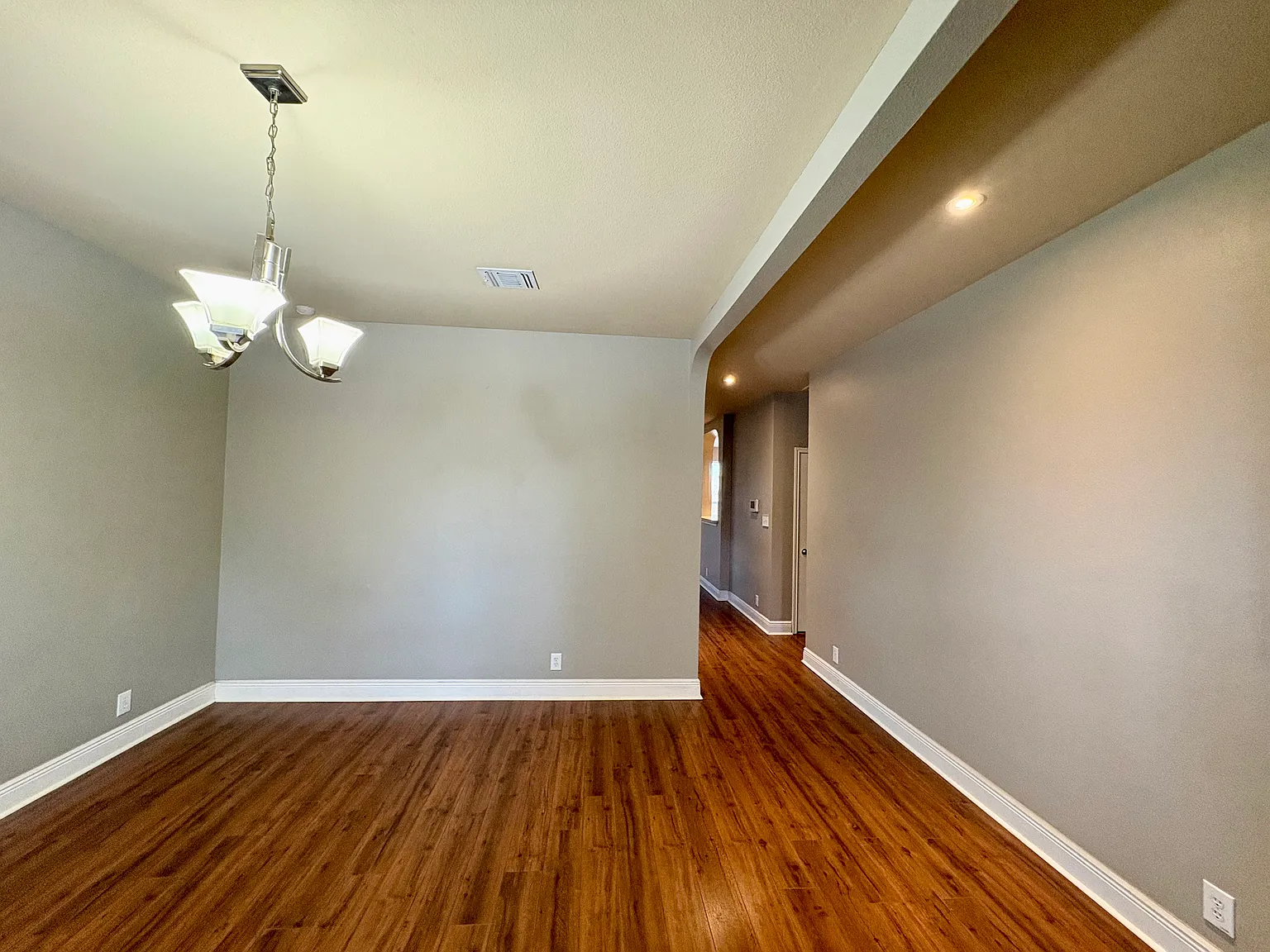 3 bed, 3.5 bath, 2346 sqft, $2,250 — Photo 4