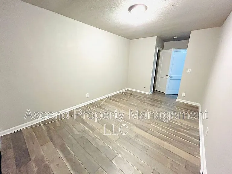 217 Sequoia Dr #B — Photo 5