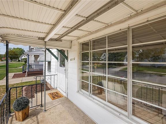 5th image of 9312 Torrance Ave