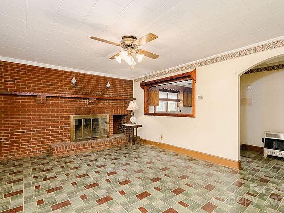 2nd image of 2453 Myrtle Ave