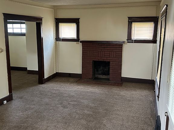 4th image of 2051 Weston Ave