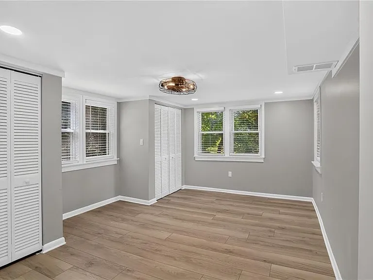 1220 Roxboro Dr NE — Photo 17