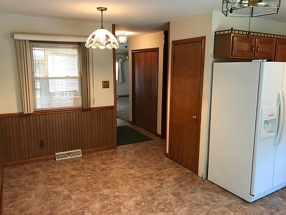 Spacious Dining Area