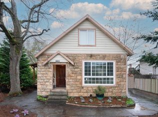 8031 NE Couch St, Portland, OR 97213