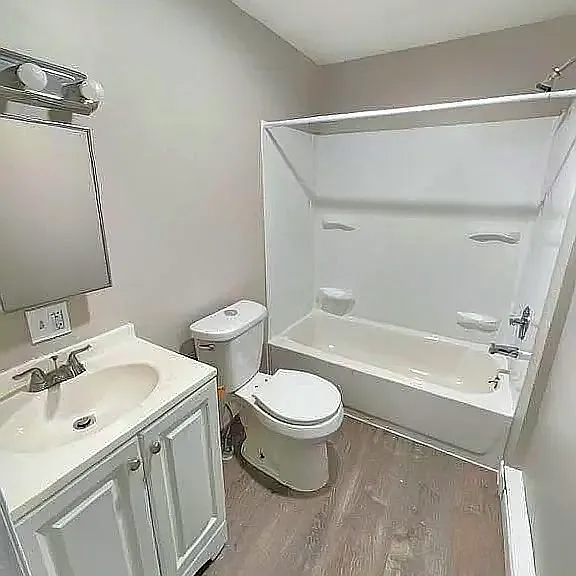 311 Littleton Ave #5C — Photo 4