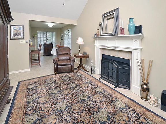 3rd image of 32 Hollycrest Blvd