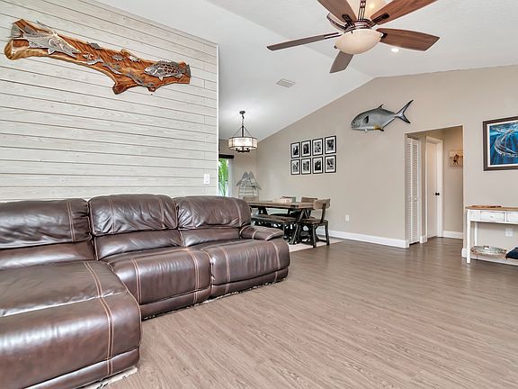3rd image of 1843 West Dr