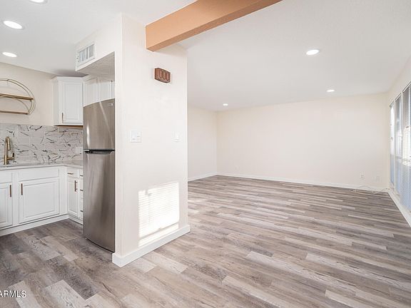3rd image of 2670 E OAKLEAF Drive