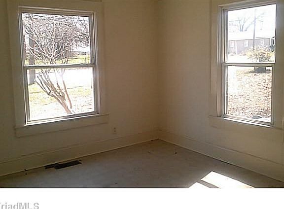3rd image of 317 Holt Ave