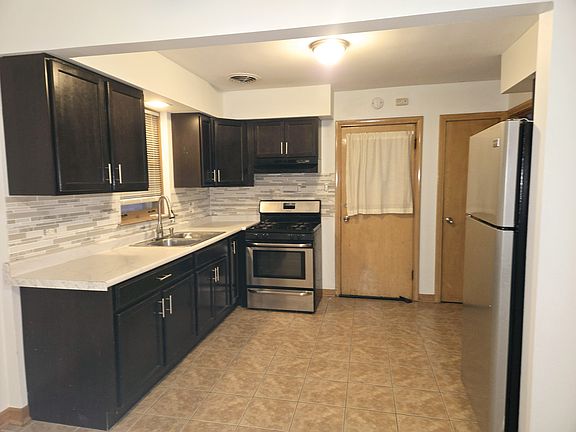 3rd image of 6008 S Komensky Ave APT 2