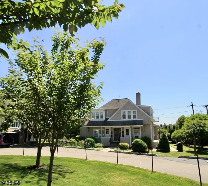 1 bed, $2,300 — Photo 4