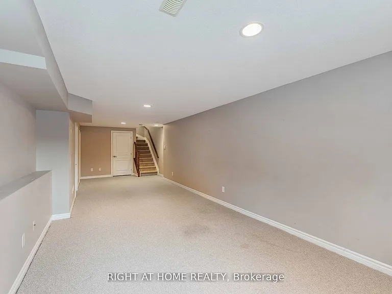 130 Tandalee Cres — Photo 24