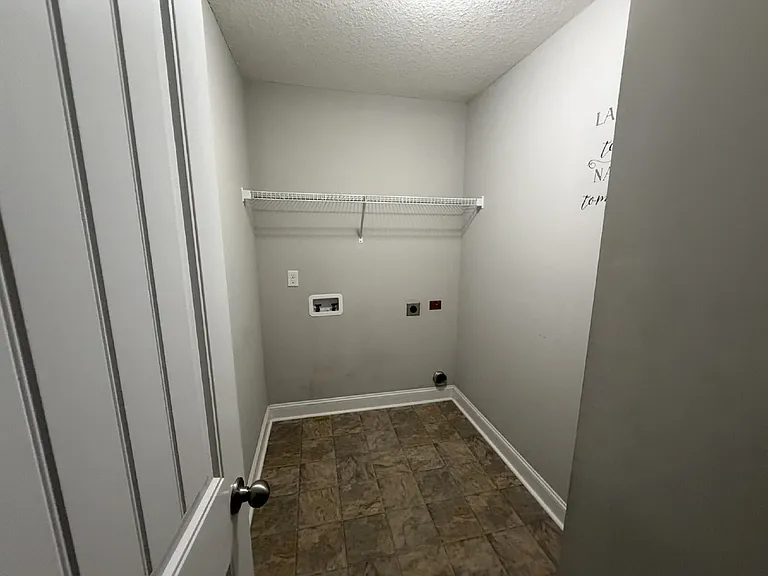 664 Piedmont Ave — Photo 16