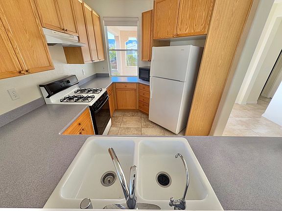 3rd image of 4660 Regalo Bello St