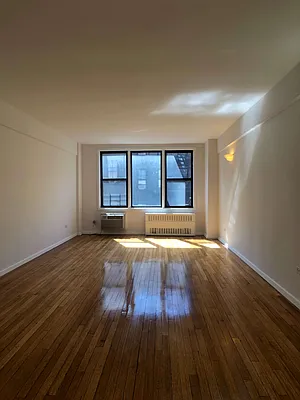 Rented by Kew Forest Realty Inc | media 4