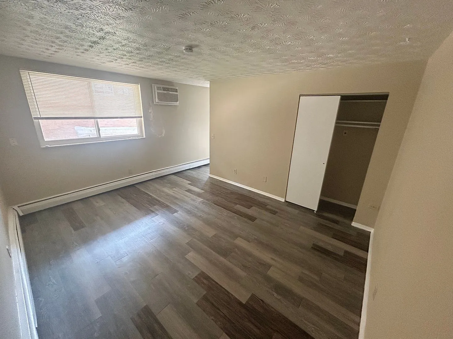 1 bed, 1.0 bath, $795 — Photo 2