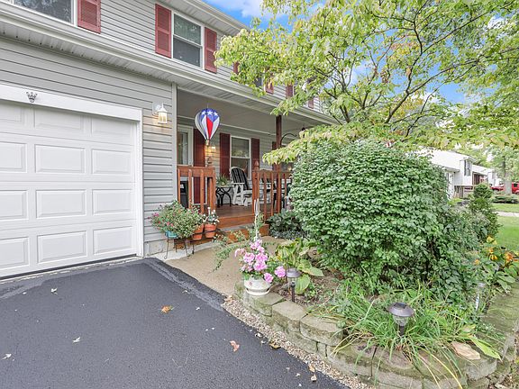 2nd image of 1114 Hilton Dr
