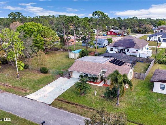 2nd image of 927 Braganza Ave SE