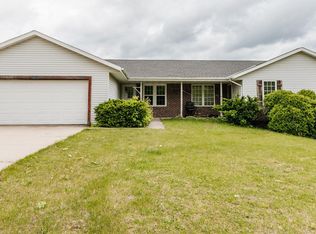 1011 E Woodview Ct, Slinger, WI 53086