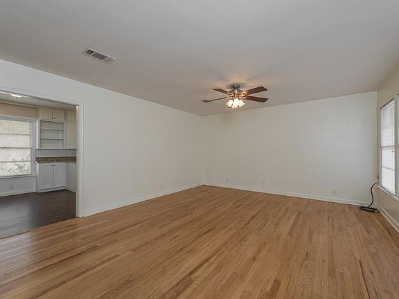 4th image of 708 Broadmoor Dr