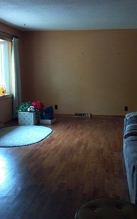 2nd image of 815 Meadow Ln