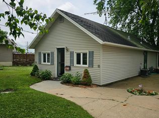 606 3rd St SW, Stewartville, MN 55976