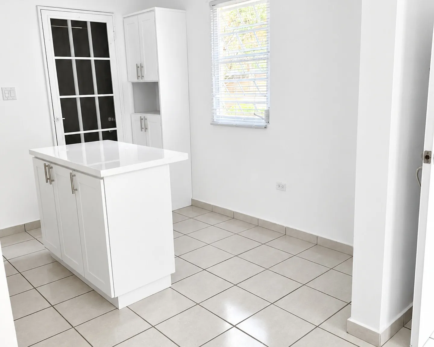 3 bed, 1100 sqft, $1,200 — Photo 4