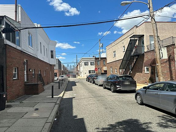 5th image of 2517 S Chadwick St