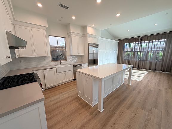 4th image of 165 Fairgreen