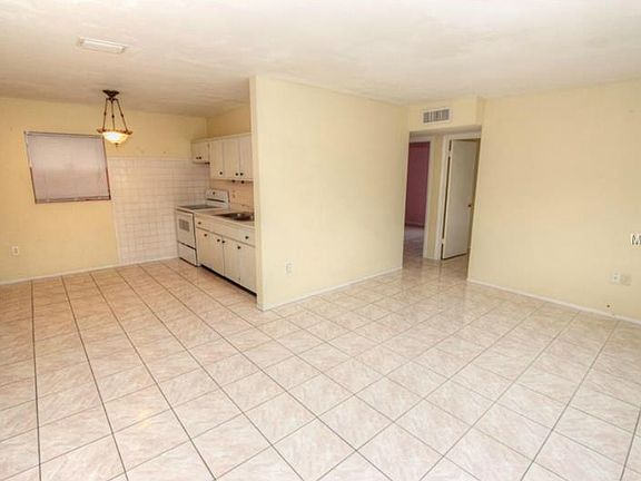 3rd image of 1717 W Comanche Ave