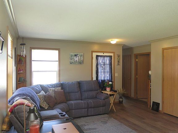 4th image of 801 River St