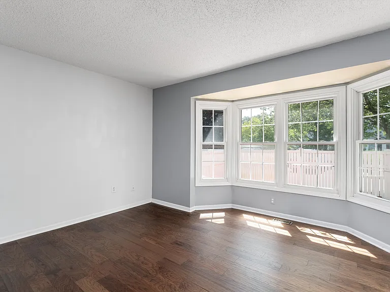 42253 Old Pond Cir — Photo 4