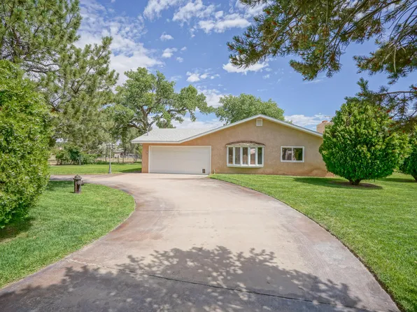 161 Gossett Ln NW, Corrales, NM 87048