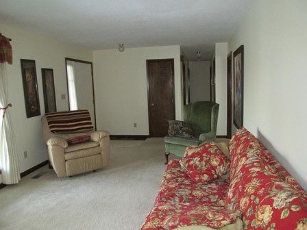 3rd image of 1014 N West Dr
