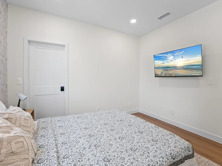 1075 Garfield Ave — Photo 22