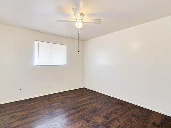 3rd image of 2414 W Devonshire Ave APT 13