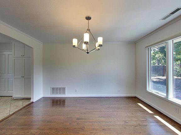 3rd image of 19 Dartmouth Dr #875R