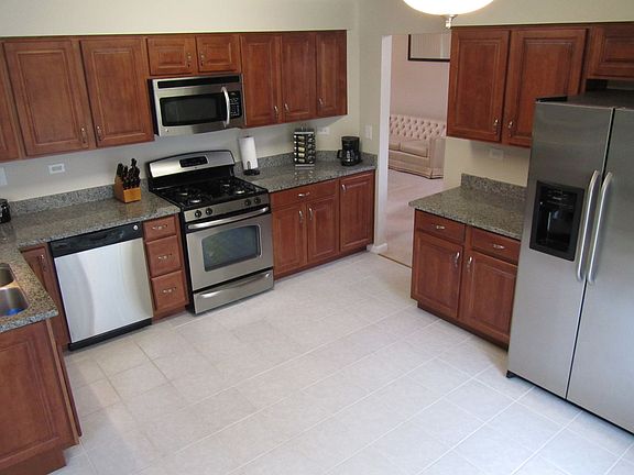5th image of 974 Tallgrass Dr