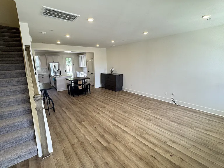 120 Nearwater Pl — Photo 2